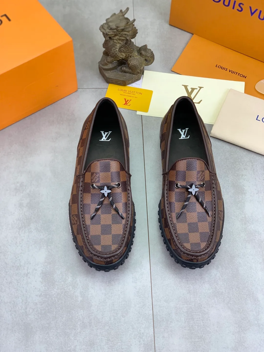 Men's Men's Shoes 💰P640 New Style 💶[LOUIS VUITTON] Water-dyed Niuli Original Order New Style 🍀LV Louis Vuitton *——Top version of LV classic leather shoes! Made of imported original calfskin, original leather side strips and wear-resistant high-end rubber outsole! High quality products! Color: black optional Size: 39-45